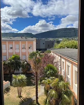 T1 Calme Ajoure Et Traversant Proche Centre *