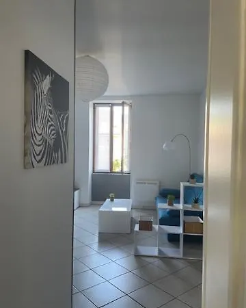 T1 Calme Ajoure Et Traversant Proche Centre מילאו